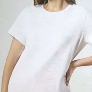 Bench Women's White Crew Neck Cotton T-Shirt. 100% Cotton. Size XL